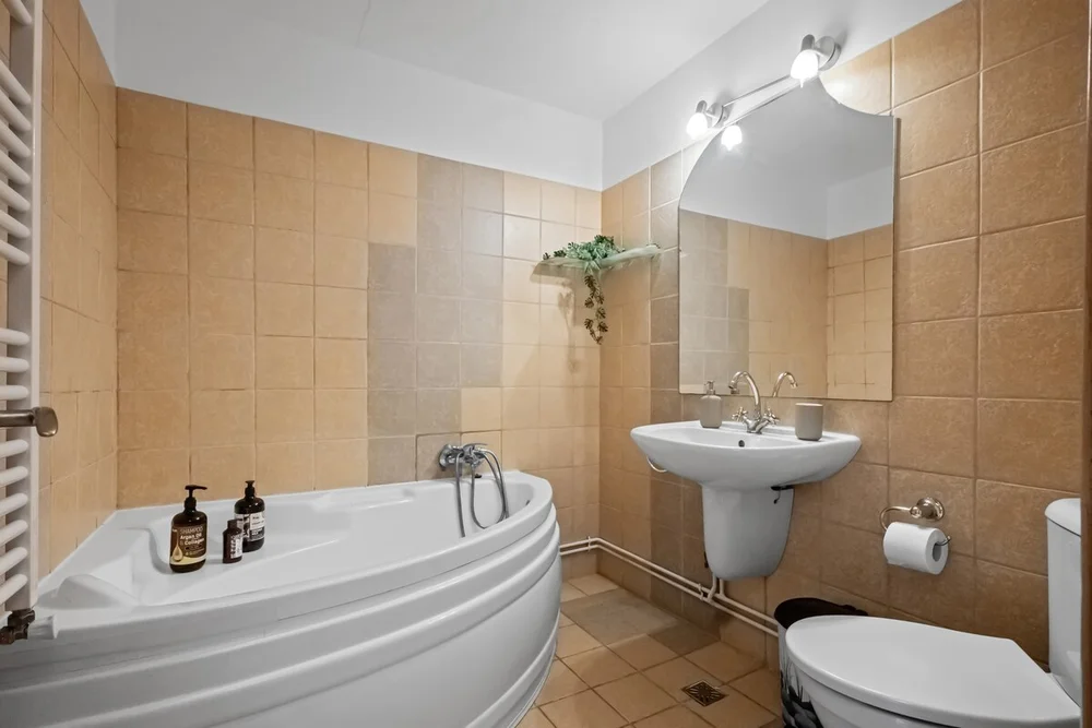 Poza 2 Central Cozy 3BR with Balcony & Free Parking - Cazare București