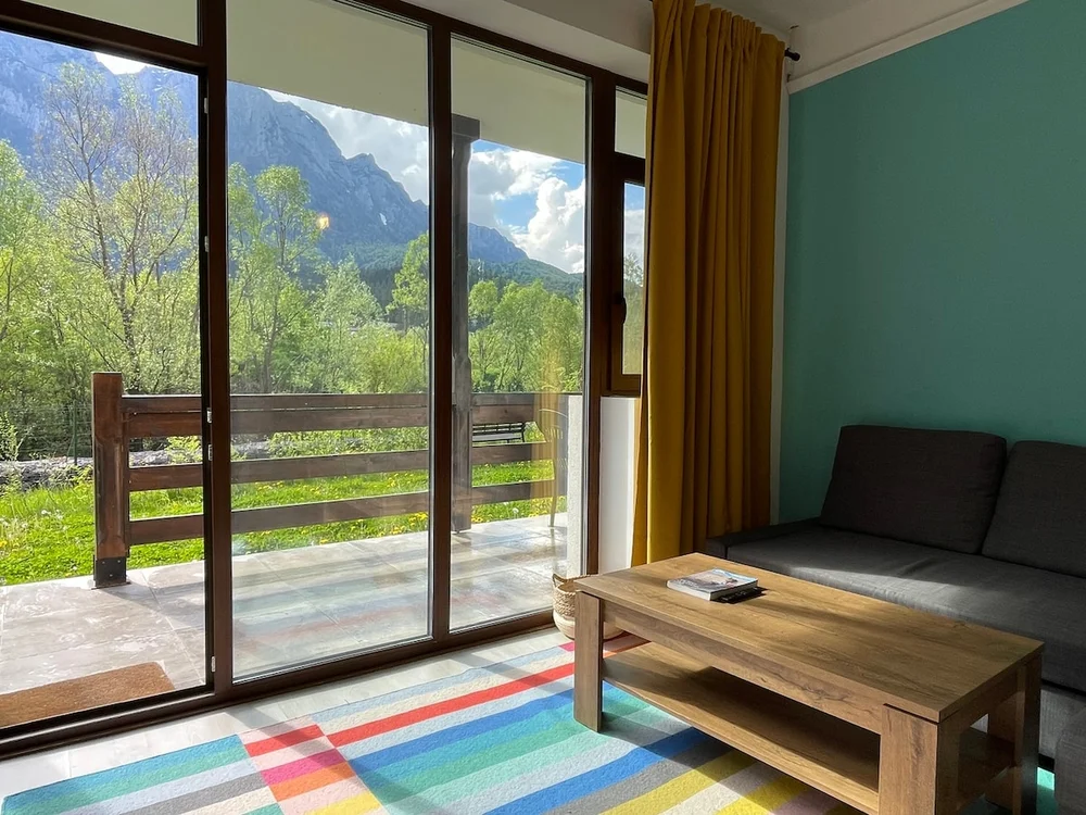 Poza 3 Cozy Riverfront Apartment 1 with mountain view - Cazare Bușteni