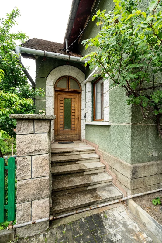 Poza 3 Retro Green Cottage with a Barkyard - Pet Friendly - Cazare Brașov