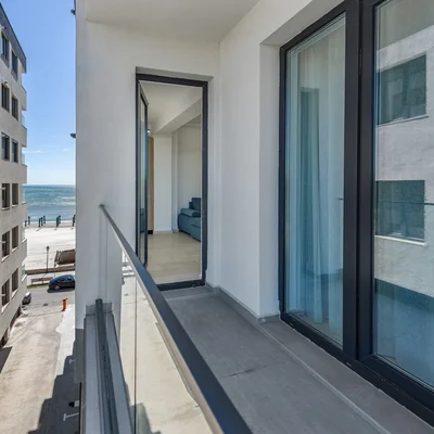Azzurro Beachfront 219