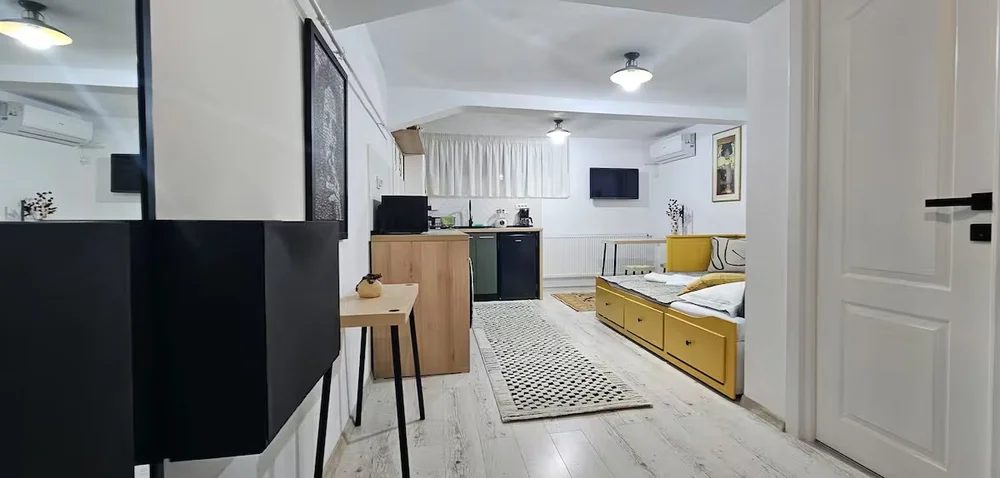 Poza 3 Old Town Studio Apartment 2 - Cazare Iași