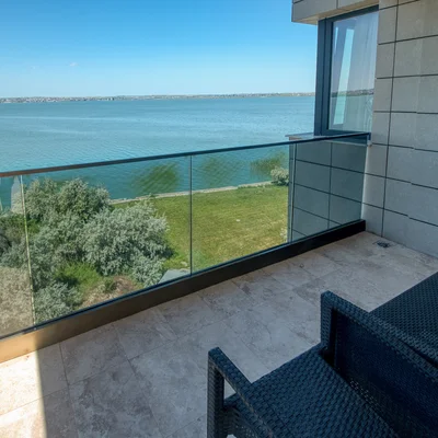 Lakeside Serenity Adamar
