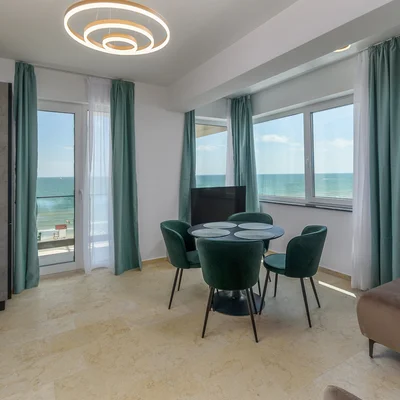 Azzurro Beachfront 216