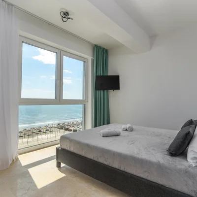 Azzurro Beachfront 206