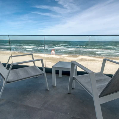 Azzurro Beachfront Frontal 1
