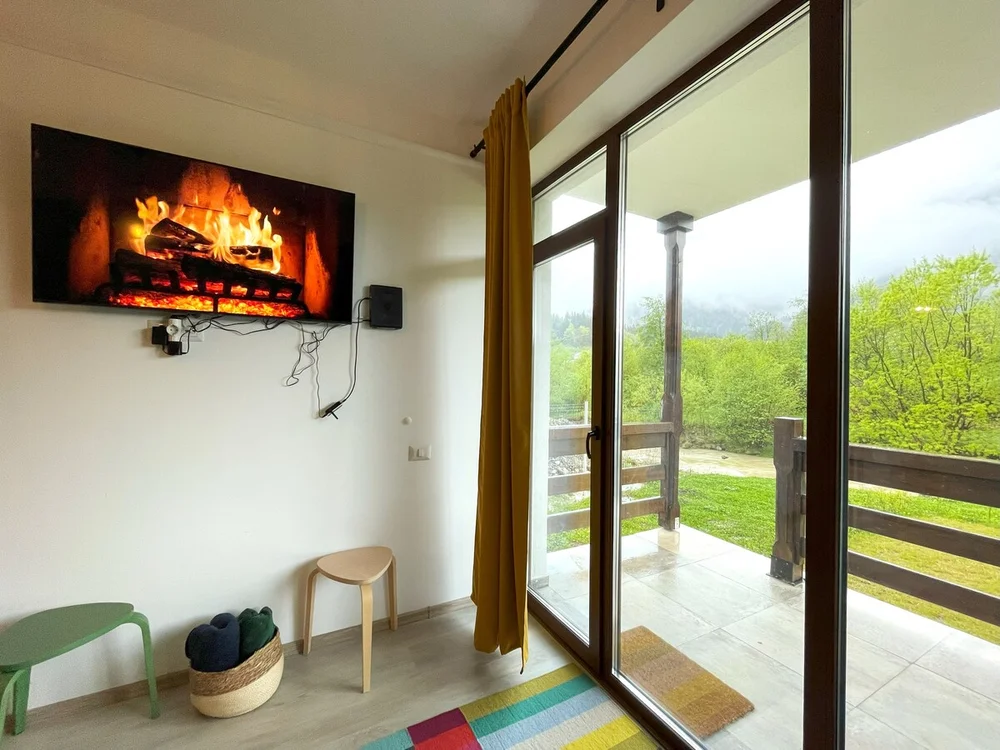 Poza 2 Cozy Riverfront Apartment 1 with mountain view - Cazare Bușteni