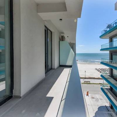 Azzurro Beachfront 212
